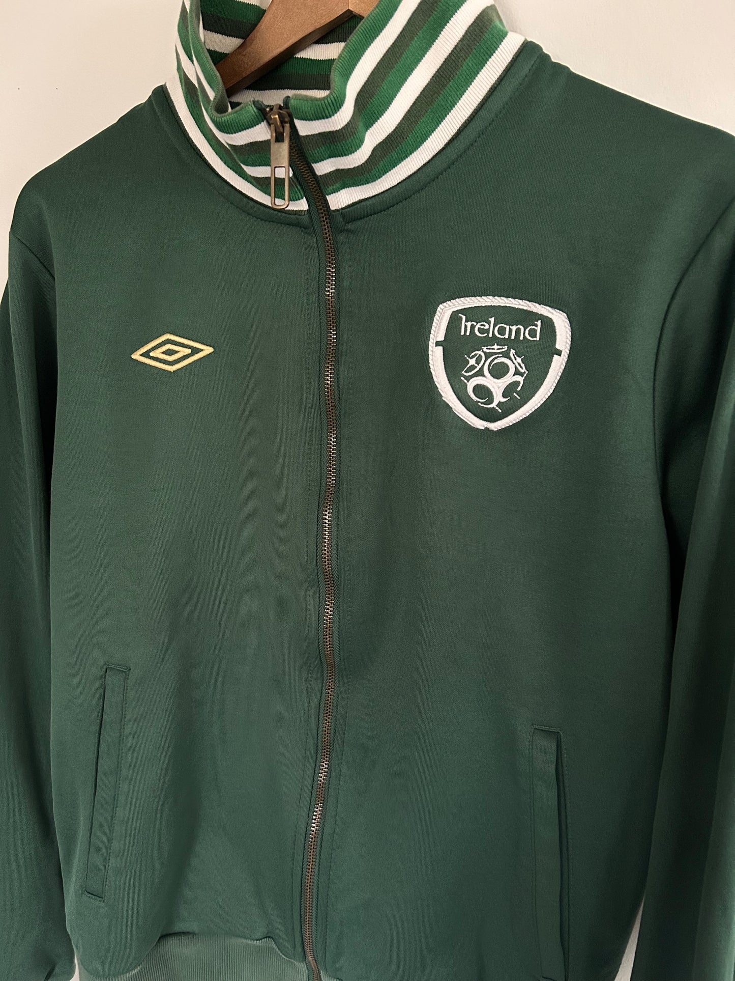 REPUBLIC OF IRELAND UMBRO TRACK JACKET