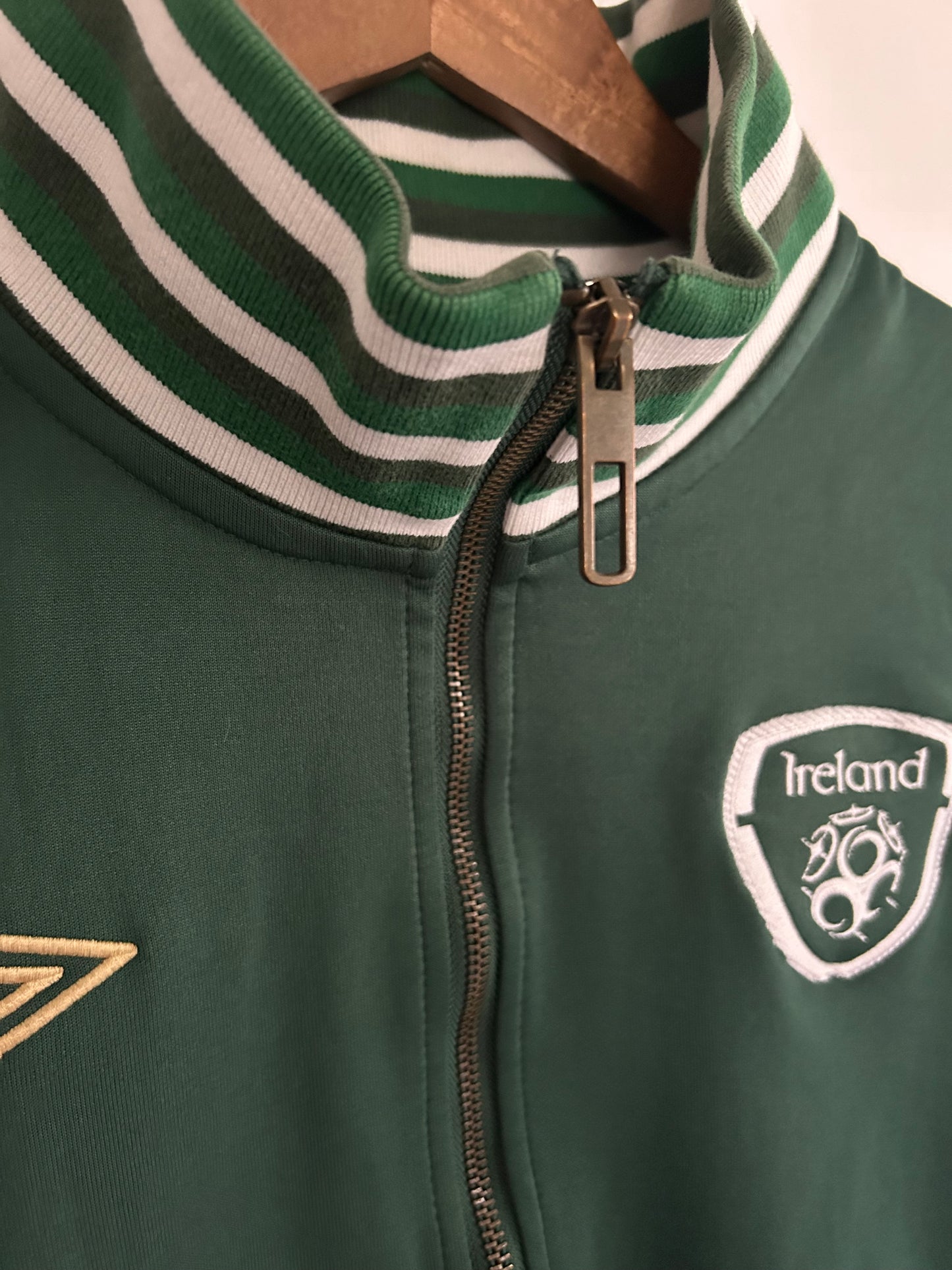 REPUBLIC OF IRELAND UMBRO TRACK JACKET