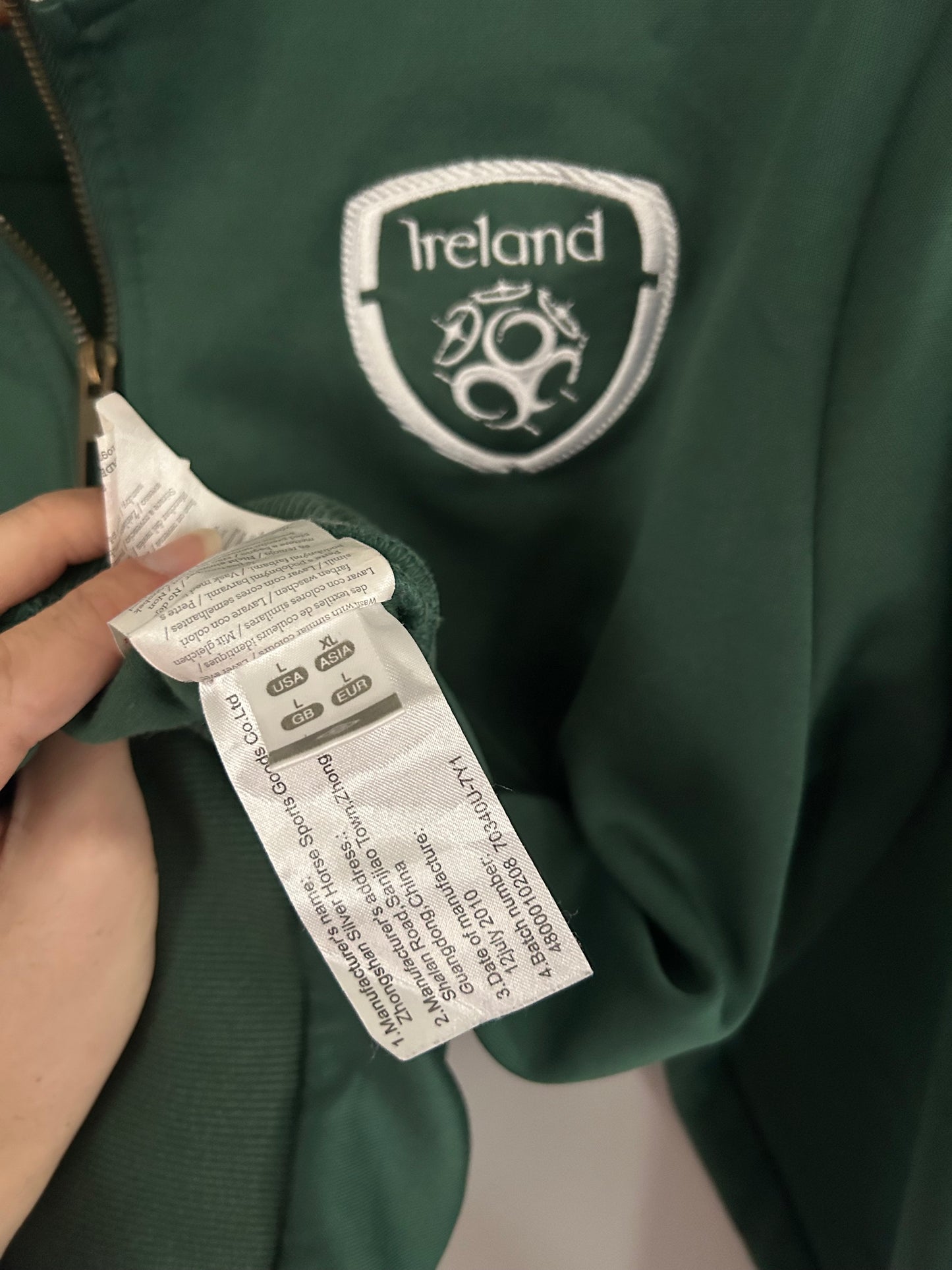 REPUBLIC OF IRELAND UMBRO TRACK JACKET