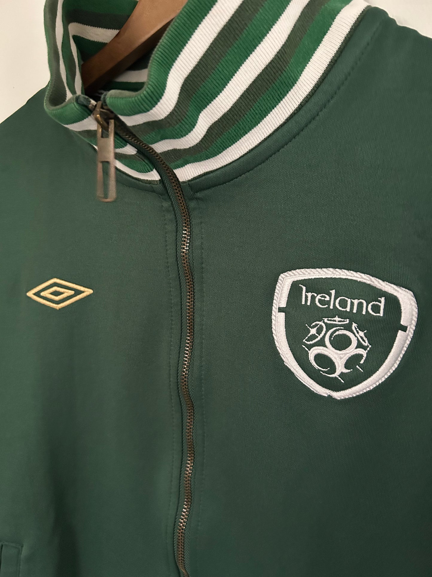 REPUBLIC OF IRELAND UMBRO TRACK JACKET