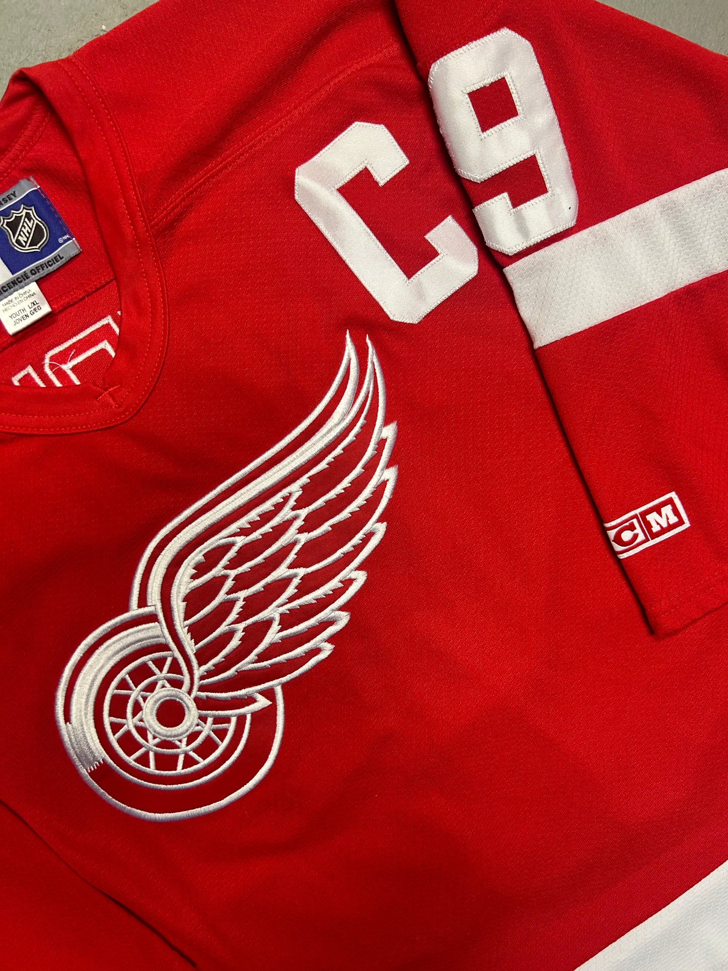 1997/98 DetroIt Red Wings Yzerman Home Jersey