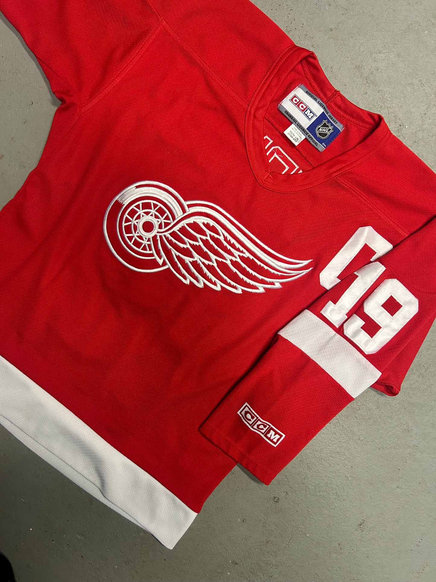 1997/98 DetroIt Red Wings Yzerman Home Jersey